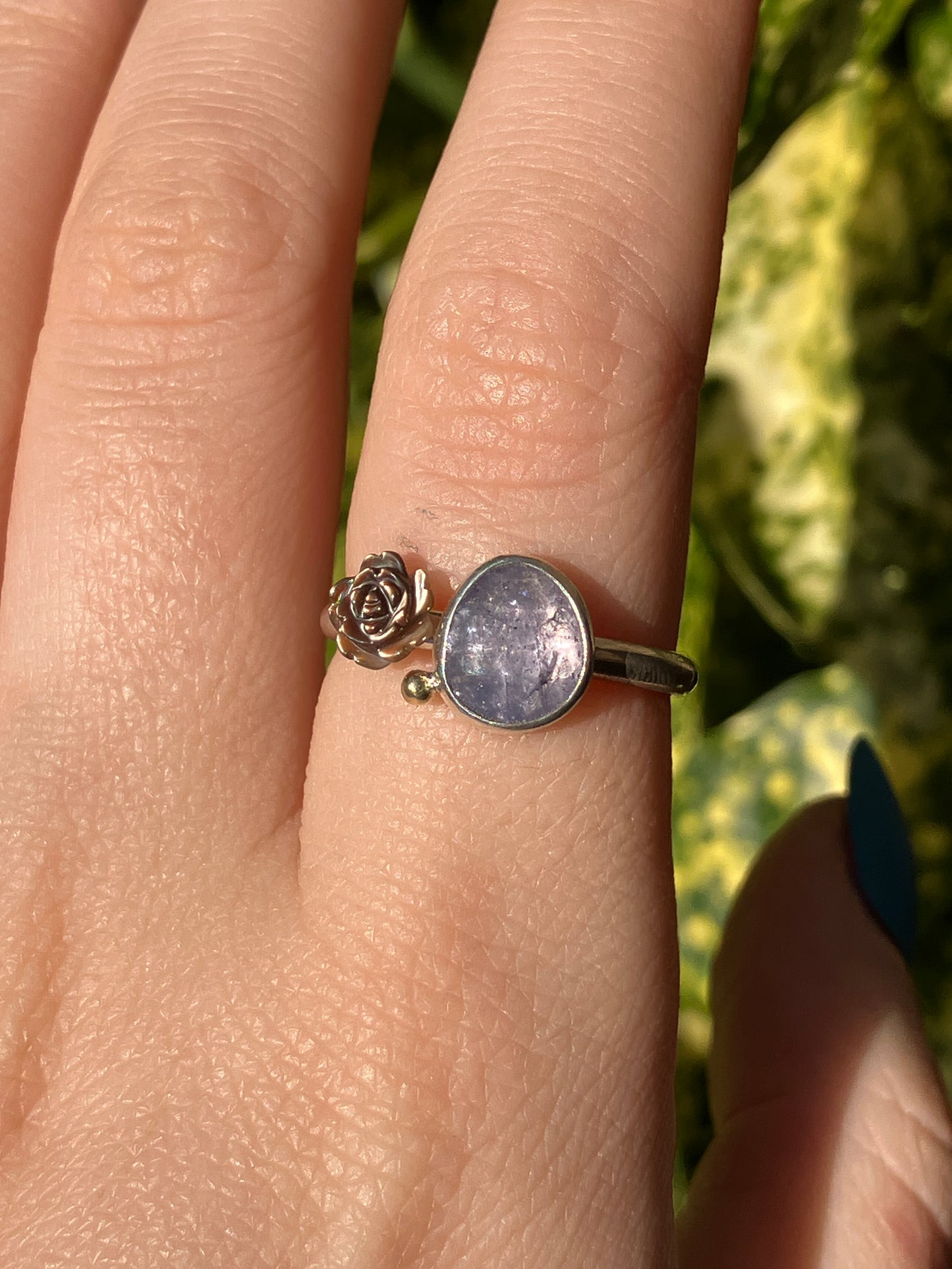 Tanzanite, Mother of Pearl and Sterling Silver Ring with 18ct Gold Granule - UK Size P/US Size 8