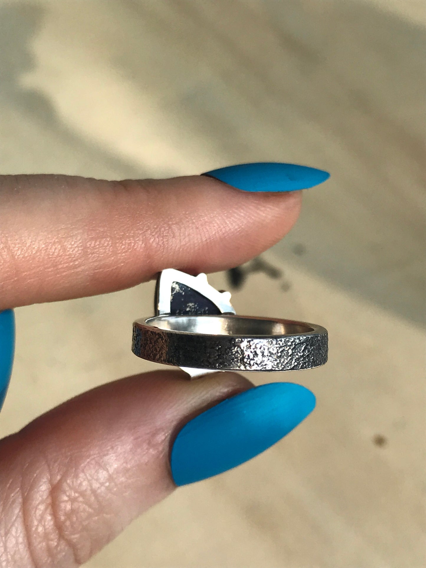 Claw Set Lapis Lazuli and Sterling Silver Ring with Textured Band Detail - UK Size O