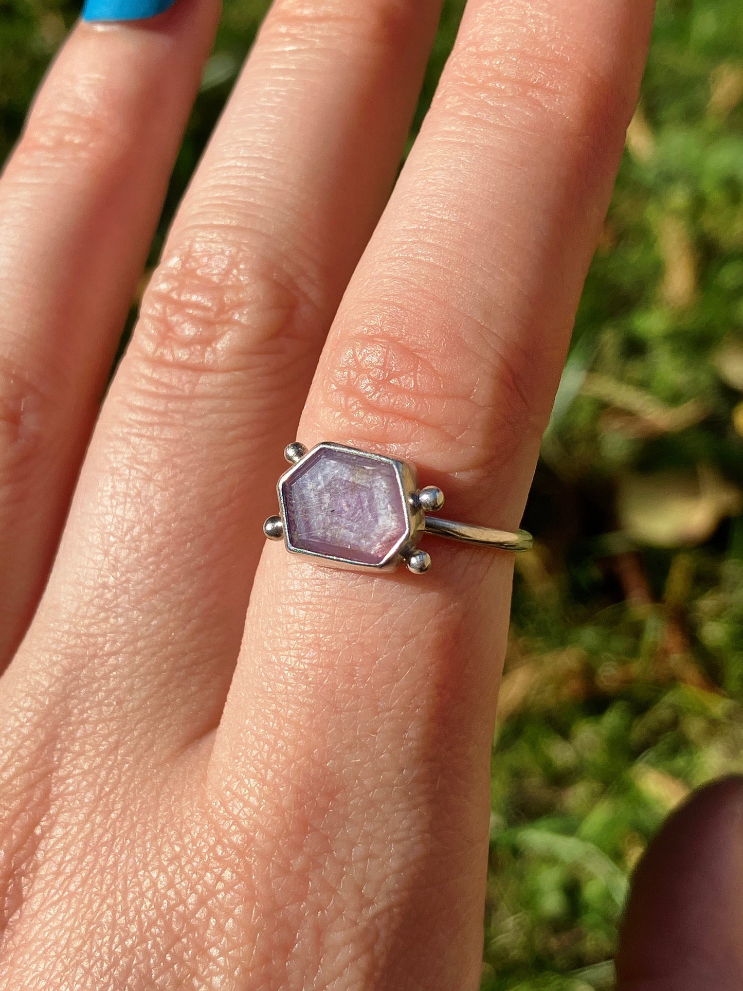 Metallic Plum Sapphire and Sterling Silver Granulation Ring - UK Size L