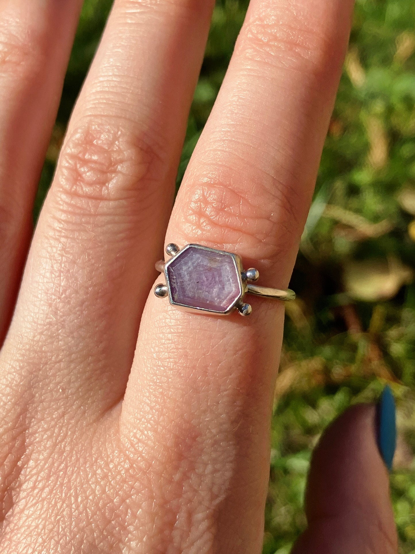 Metallic Plum Sapphire and Sterling Silver Granulation Ring - UK Size L