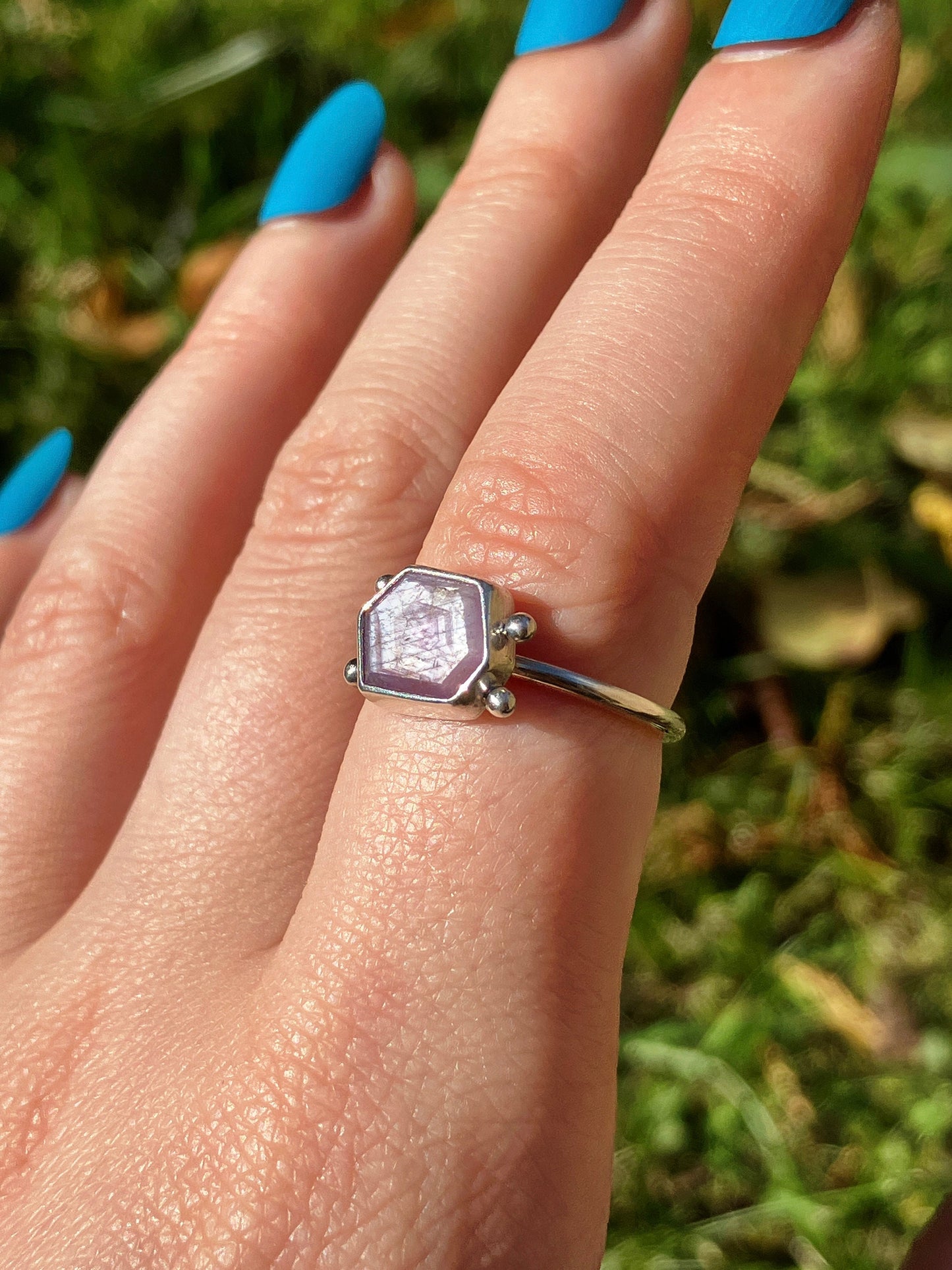 Metallic Plum Sapphire and Sterling Silver Granulation Ring - UK Size L